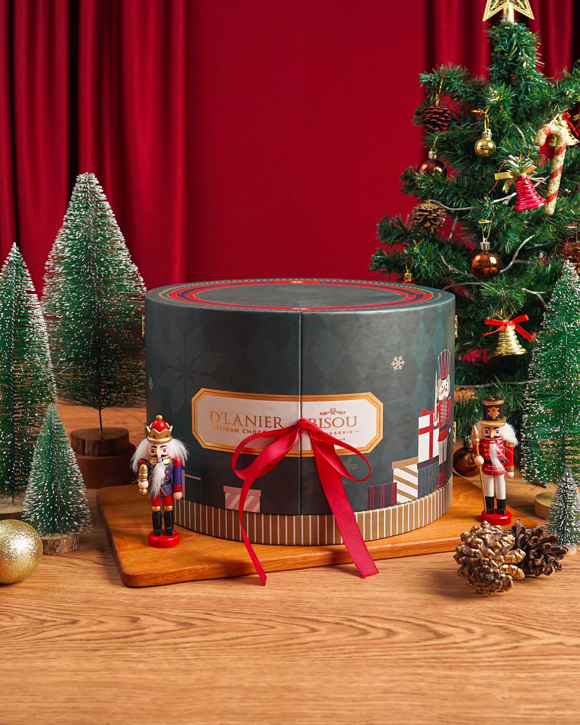 D’Lanier Evergreen Tales Chocolate Christmas Hampers - Hampers Natal Coklat - Image 2