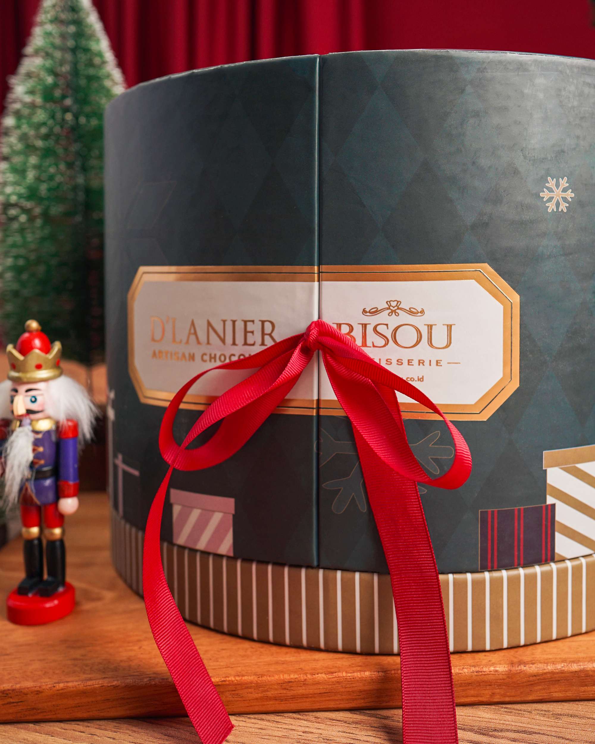 D’Lanier Evergreen Tales Chocolate Christmas Hampers - Hampers Natal Coklat - Image 3