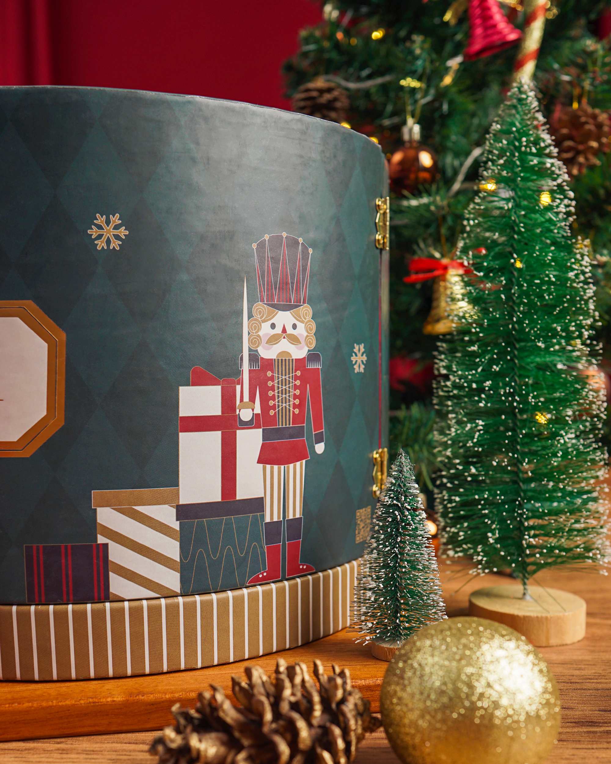 D’Lanier Evergreen Tales Chocolate Christmas Hampers - Hampers Natal Coklat - Image 4