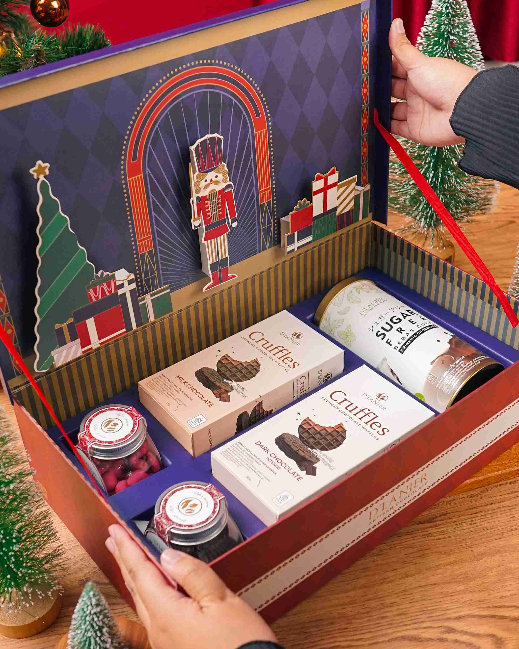 D’Lanier Fireside Tales Chocolate Christmas Hampers - Hampers Natal Coklat - Image 2